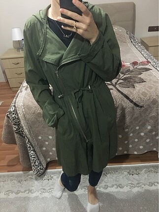 Bershka Haki yağmurluk