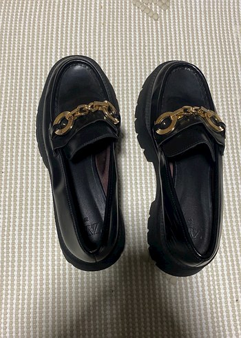 Zara Siyah Zincir Detaylı Platform Topuklu Loafer