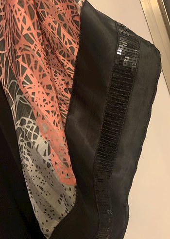 Siyah Kolları Modelli ve Yırtmaçli Abiye Elbise - Görsel 4