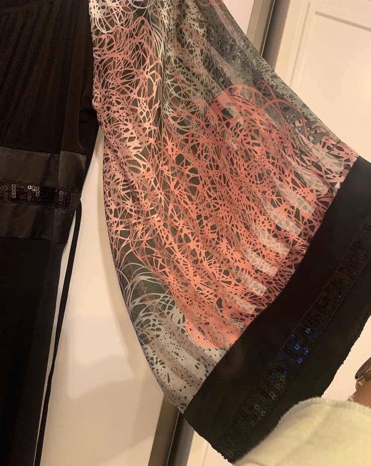 Siyah Kolları Modelli ve Yırtmaçli Abiye Elbise - Görsel 5