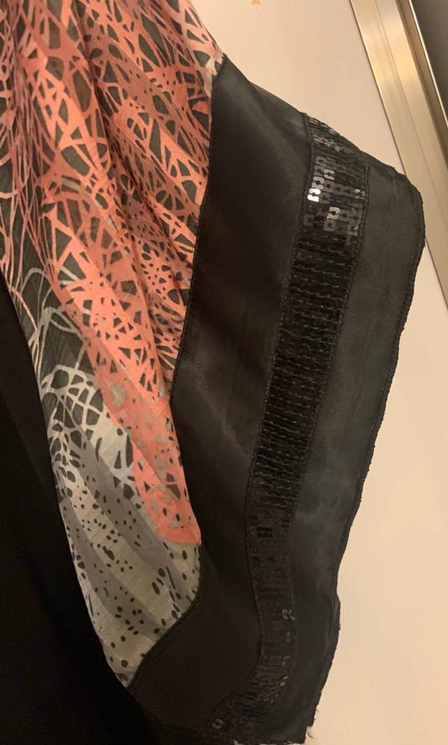 Siyah Kolları Modelli ve Yırtmaçli Abiye Elbise - Görsel 4