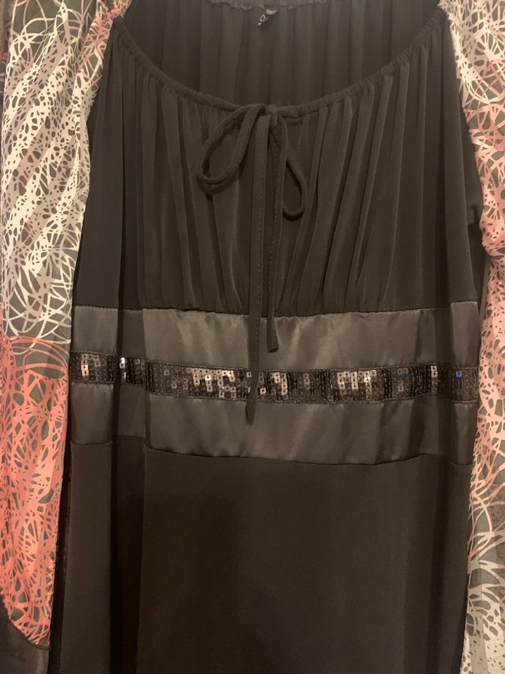 Siyah Kolları Modelli ve Yırtmaçli Abiye Elbise - Görsel 3