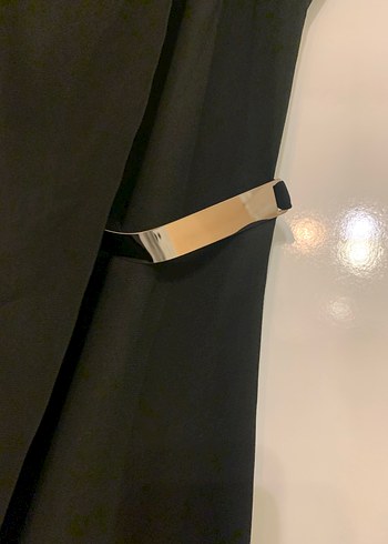 Siyah Metal Kemerli Kolsuz Modelli Elbise - Görsel 3