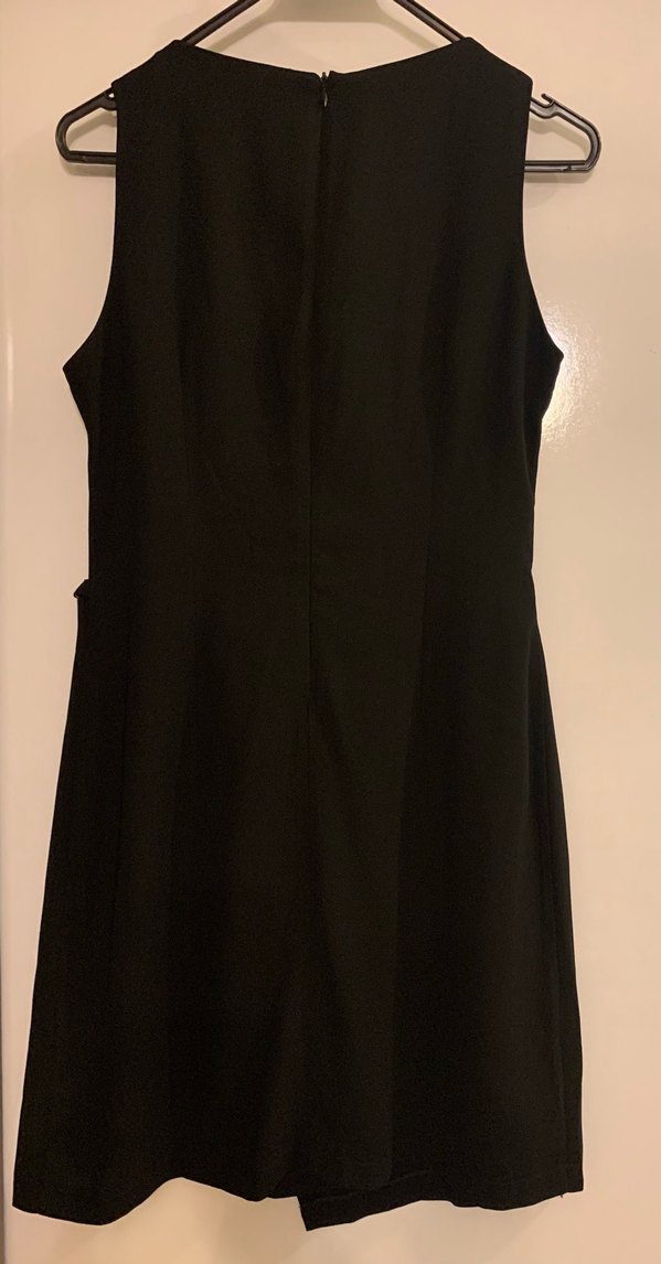 Siyah Metal Kemerli Kolsuz Modelli Elbise - Görsel 2