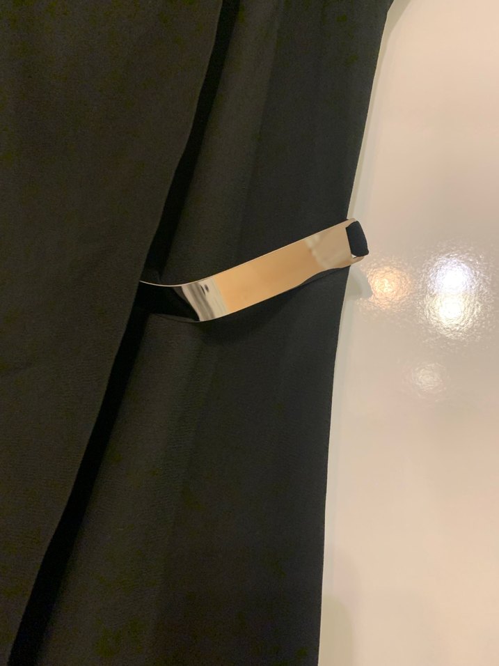 Siyah Metal Kemerli Kolsuz Modelli Elbise - Görsel 3