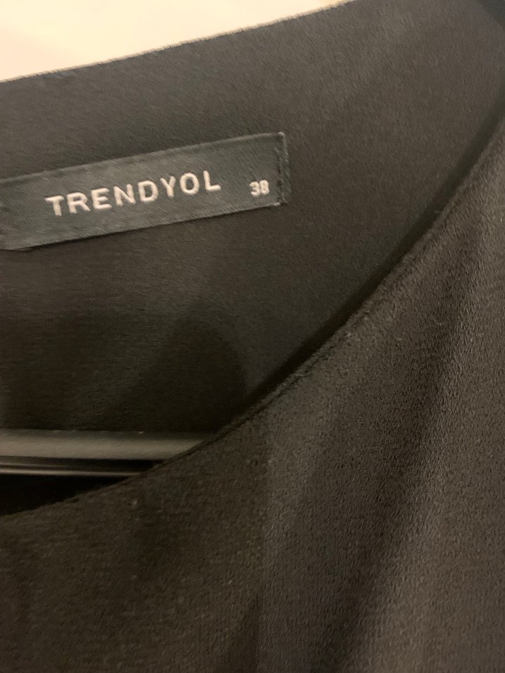 Siyah Metal Kemerli Kolsuz Modelli Elbise - Görsel 4