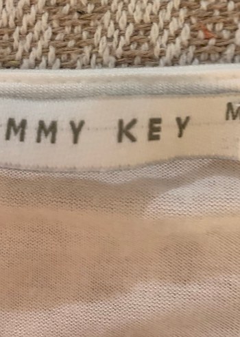 Beyaz V Yaka Kolsuz Kadın Bluz - Görsel 6