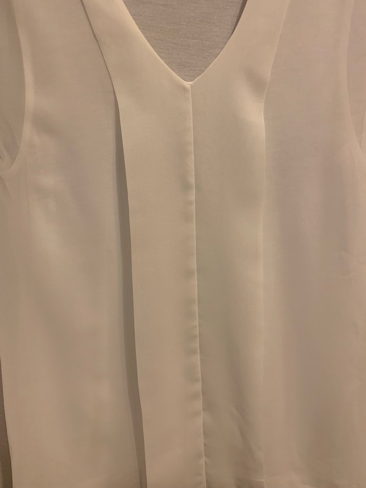 Beyaz V Yaka Kolsuz Kadın Bluz - Görsel 4