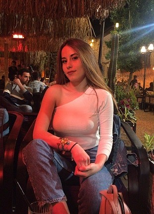Beyaz tek kol kazak