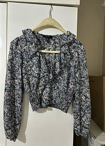 çiçekli v yaka crop bluz