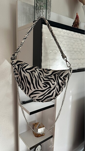 Bershka Zebra Desenli Omuz Çantası