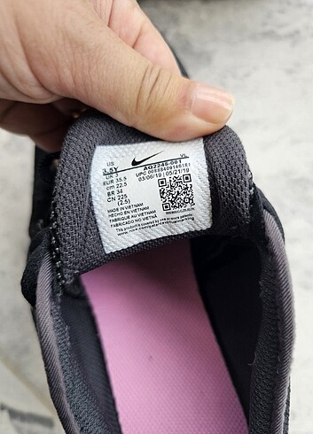 35,5 Beden siyah Renk Nike spor ayakkabı 