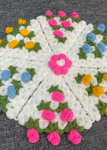 Renkli Çiçekli El Yapımı Dekoratif Örtü - Görsel 2