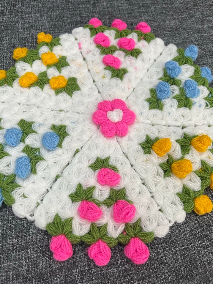 Renkli Çiçekli El Yapımı Dekoratif Örtü - Görsel 3