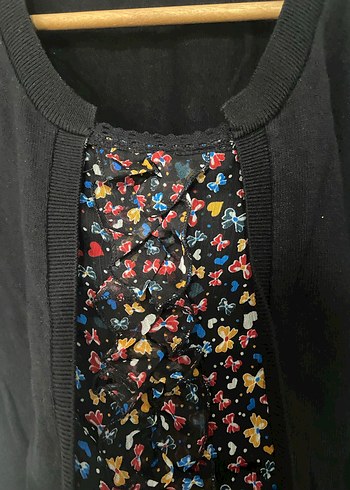 Siyah ve Önü Desenli Kısa Kollu Kazak - Görsel 5