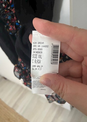 Siyah ve Önü Desenli Kısa Kollu Kazak - Görsel 6