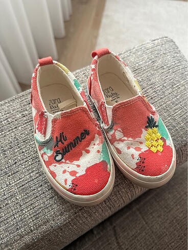zara çok renkli bebek ayakkabı