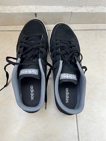 45 Beden Adidas Spor Ayakkabı