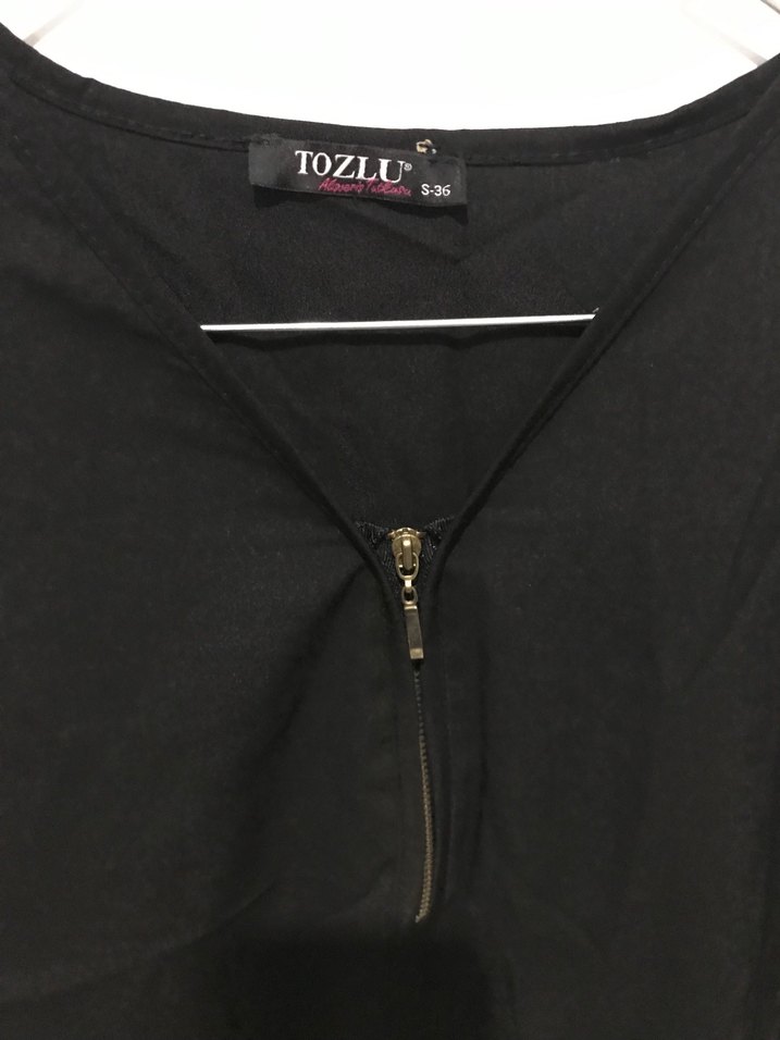 Siyah V Yaka Fermuarlı Kadın Bluz - Görsel 2