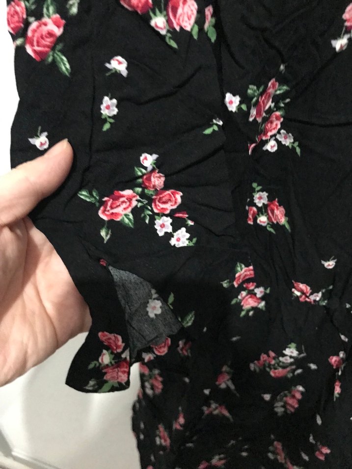 Çiçek Desenli Siyah H&M elbise - Görsel 3