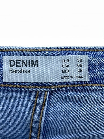 38 Beden mavi Renk Bershka Jean / Kot %70 İndirimli.