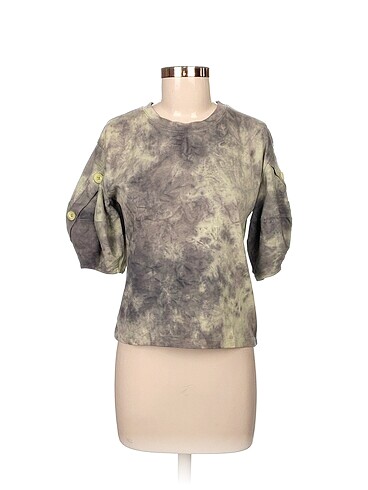 Diğer T-shirt %70 İndirimli.