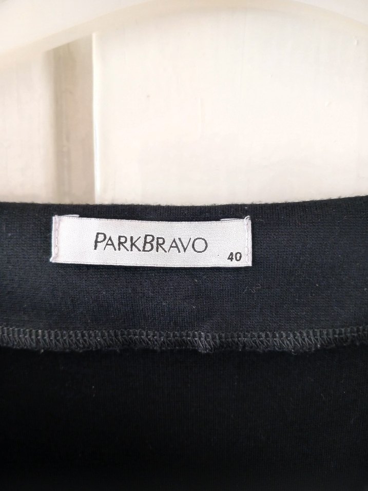 siyah Drapeli Kolsuz Midi Ofis Elbisesi - Görsel 3