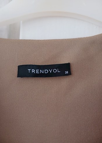 Puantiyeli kahve rengi saten Midi Kadın Elbise - Görsel 5