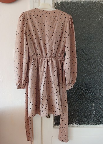 Puantiyeli kahve rengi saten Midi Kadın Elbise - Görsel 2