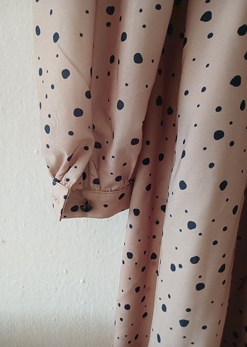 Puantiyeli kahve rengi saten Midi Kadın Elbise - Görsel 3