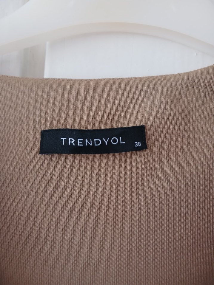 Puantiyeli kahve rengi saten Midi Kadın Elbise - Görsel 5