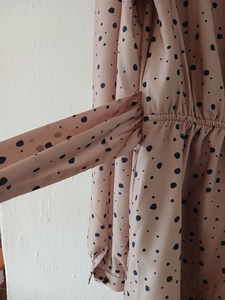 Puantiyeli kahve rengi saten Midi Kadın Elbise - Görsel 4