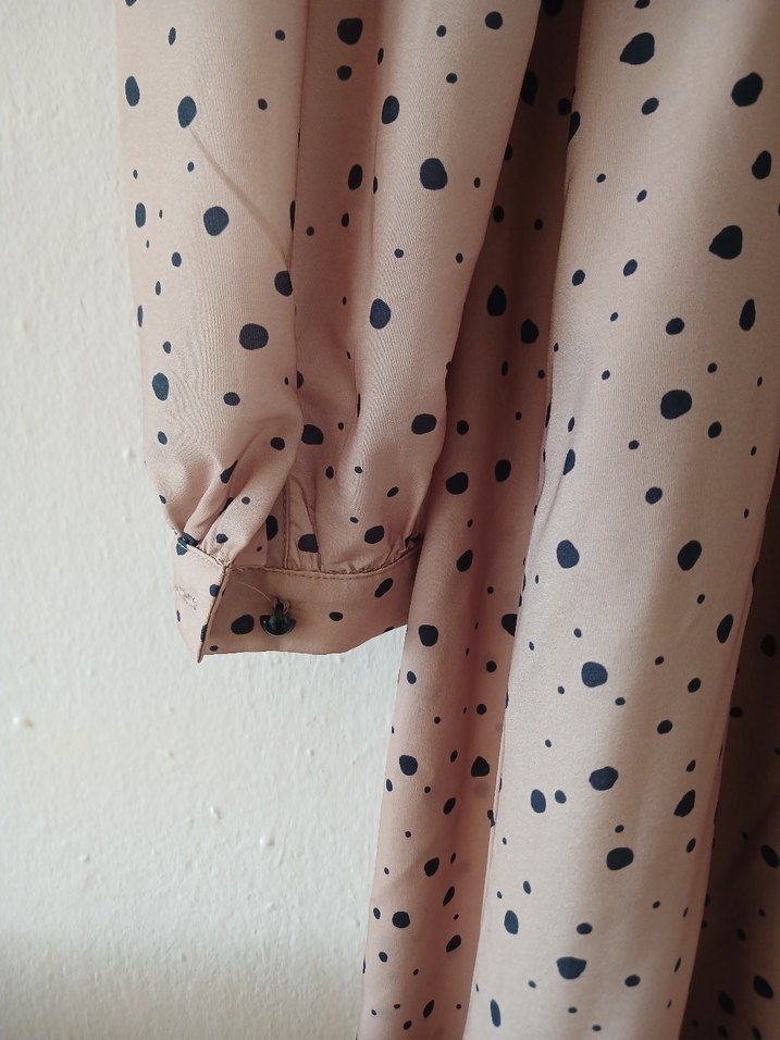 Puantiyeli kahve rengi saten Midi Kadın Elbise - Görsel 3