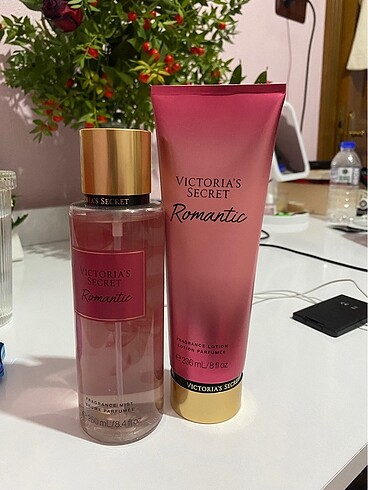 Victoria secret romantic vücut spreyi ve kremi