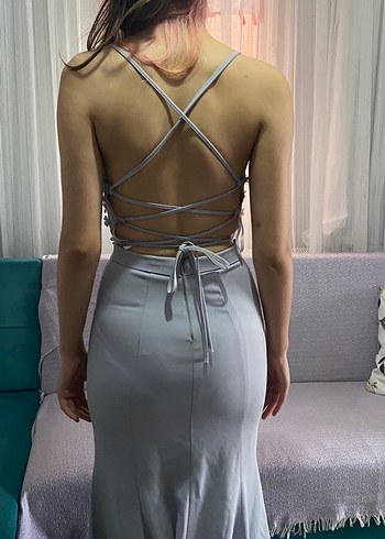 Sırt Detaylı Gri Uzun Abiye Elbise - Görsel 2