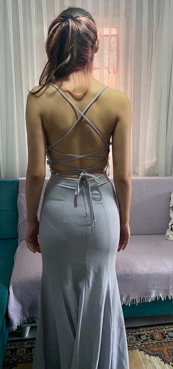 Sırt Detaylı Gri Uzun Abiye Elbise - Görsel 2