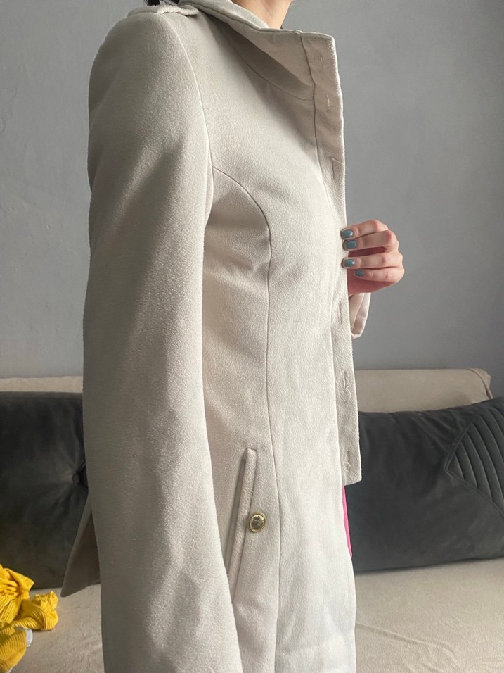 Düğmeli Beyaz Midi Kadın Kaban - Görsel 4