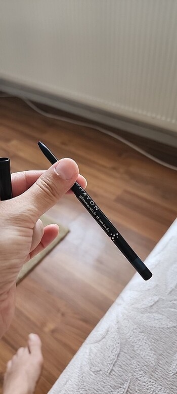Avon asansörlü shine siyah göz kalemi