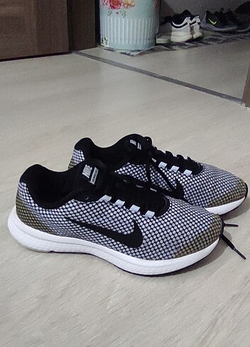 Nike kad6n spor ayakkabı 