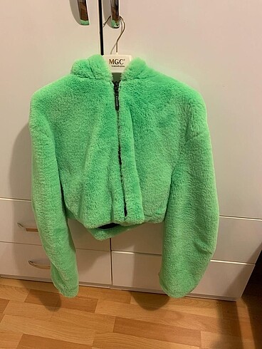 Bershka Neon Yeşil Peluş Ceket