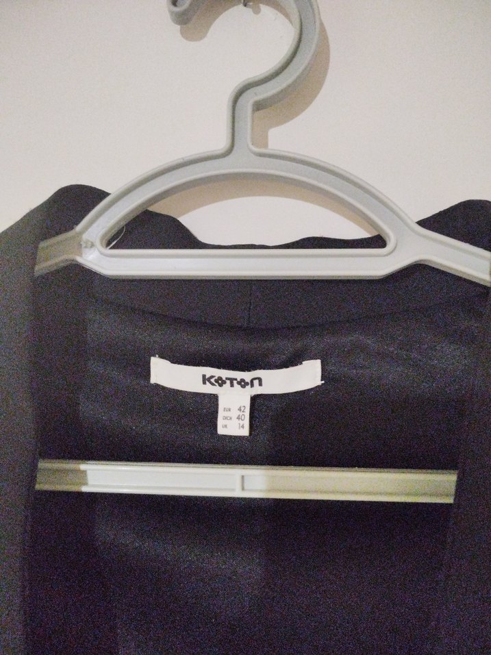 Siyah V Yaka Piliseli Midi Triko Elbise - Görsel 2