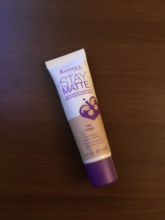 Rimmel London Stay Matte Fondöten
