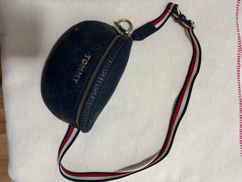 Tommy hilfiger bel çantası. - Görsel 3