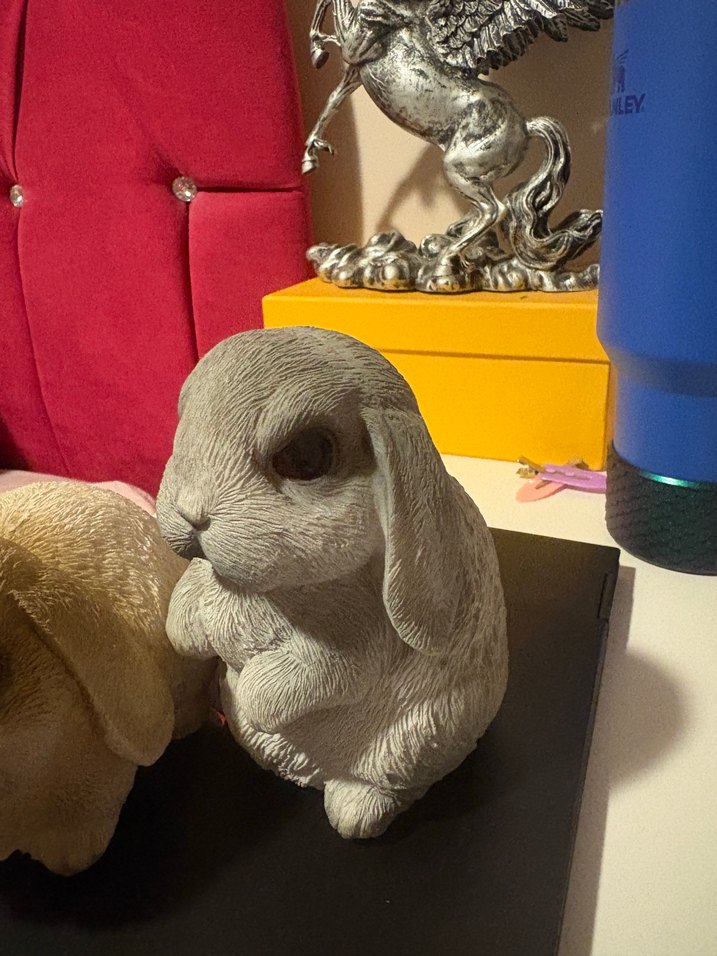 Gri ve Kahverengi Tavşan Figürleri - Görsel 2