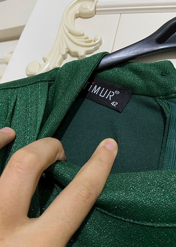 42 Beden Uzun Kollu Yeşil İşlemeli Abiye Elbise