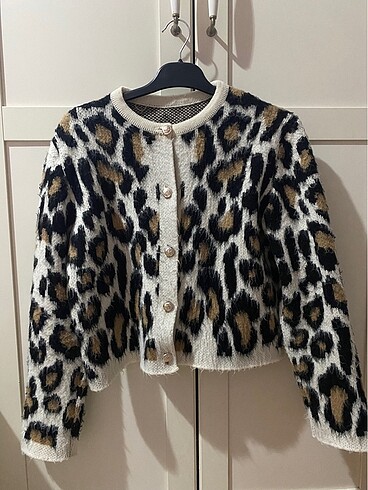 leopar desenli hırka