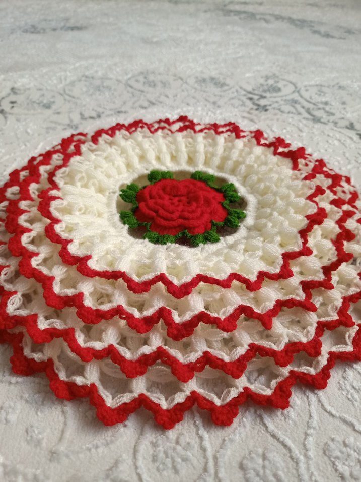 El Yapımı Kırmızı-Beyaz Yuvarlak gül detaylı çeyizlik lif - Görsel 2