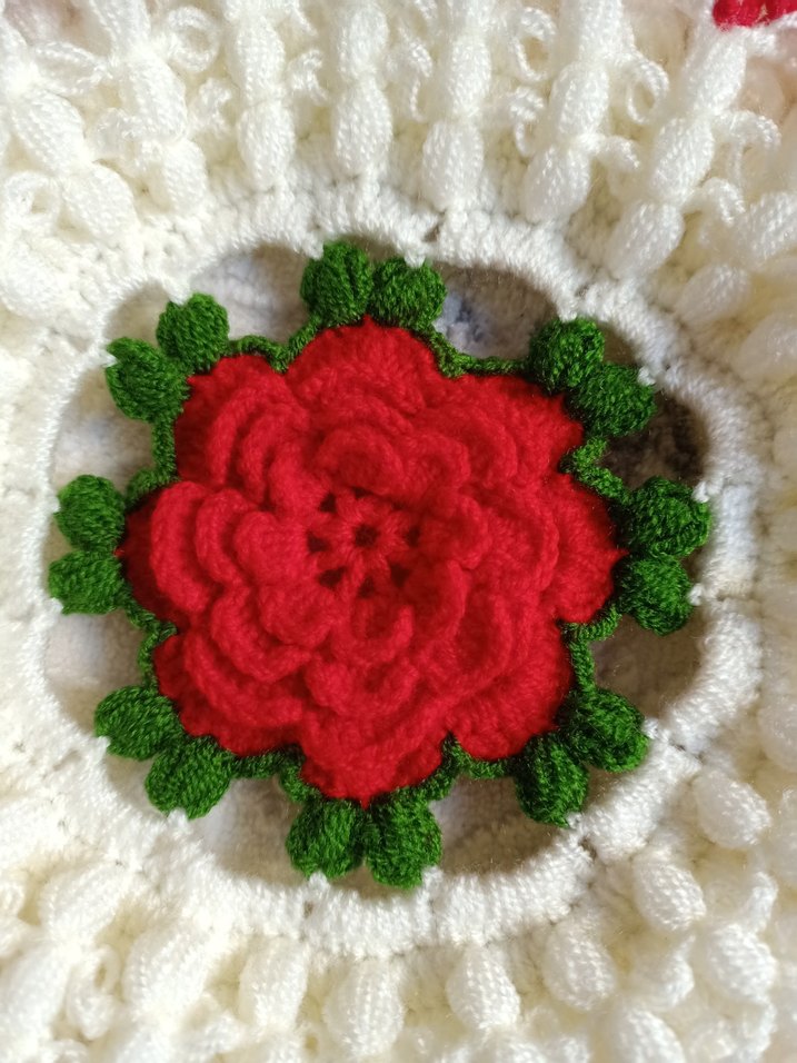 El Yapımı Kırmızı-Beyaz Yuvarlak gül detaylı çeyizlik lif - Görsel 3