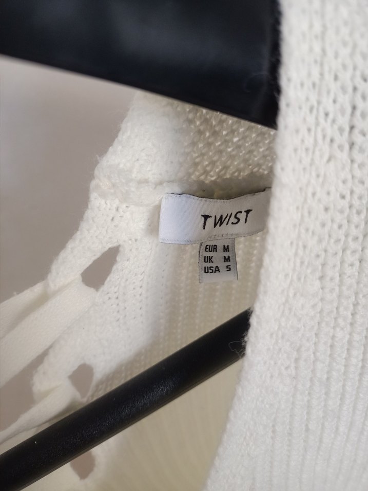 Beyaz V Yaka Örgü Kadın Kazak - Görsel 4