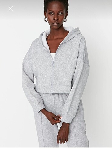 Trendyol gri crop hırka